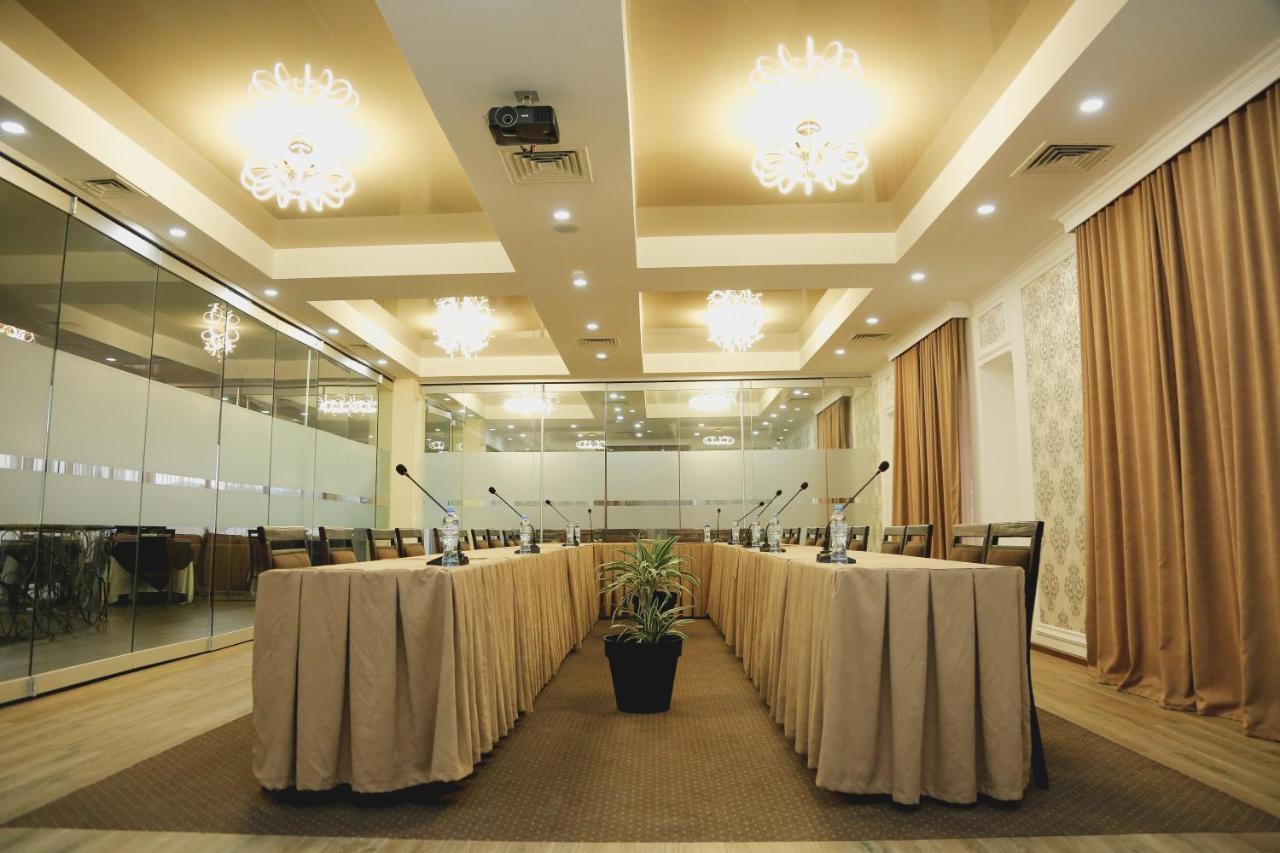 Hotel King David The Builder Kutaisi Bagian luar foto