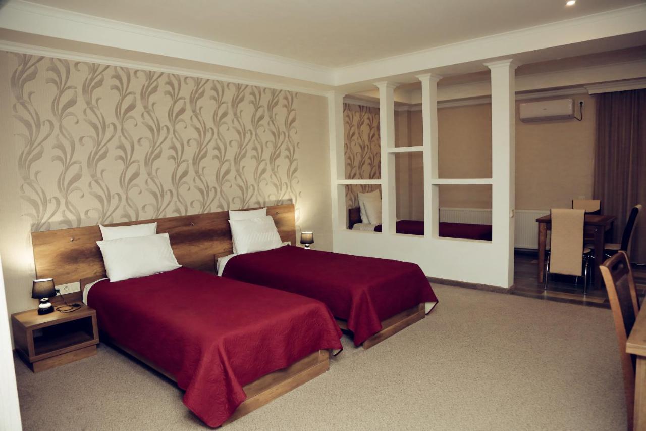 Hotel King David The Builder Kutaisi Bagian luar foto