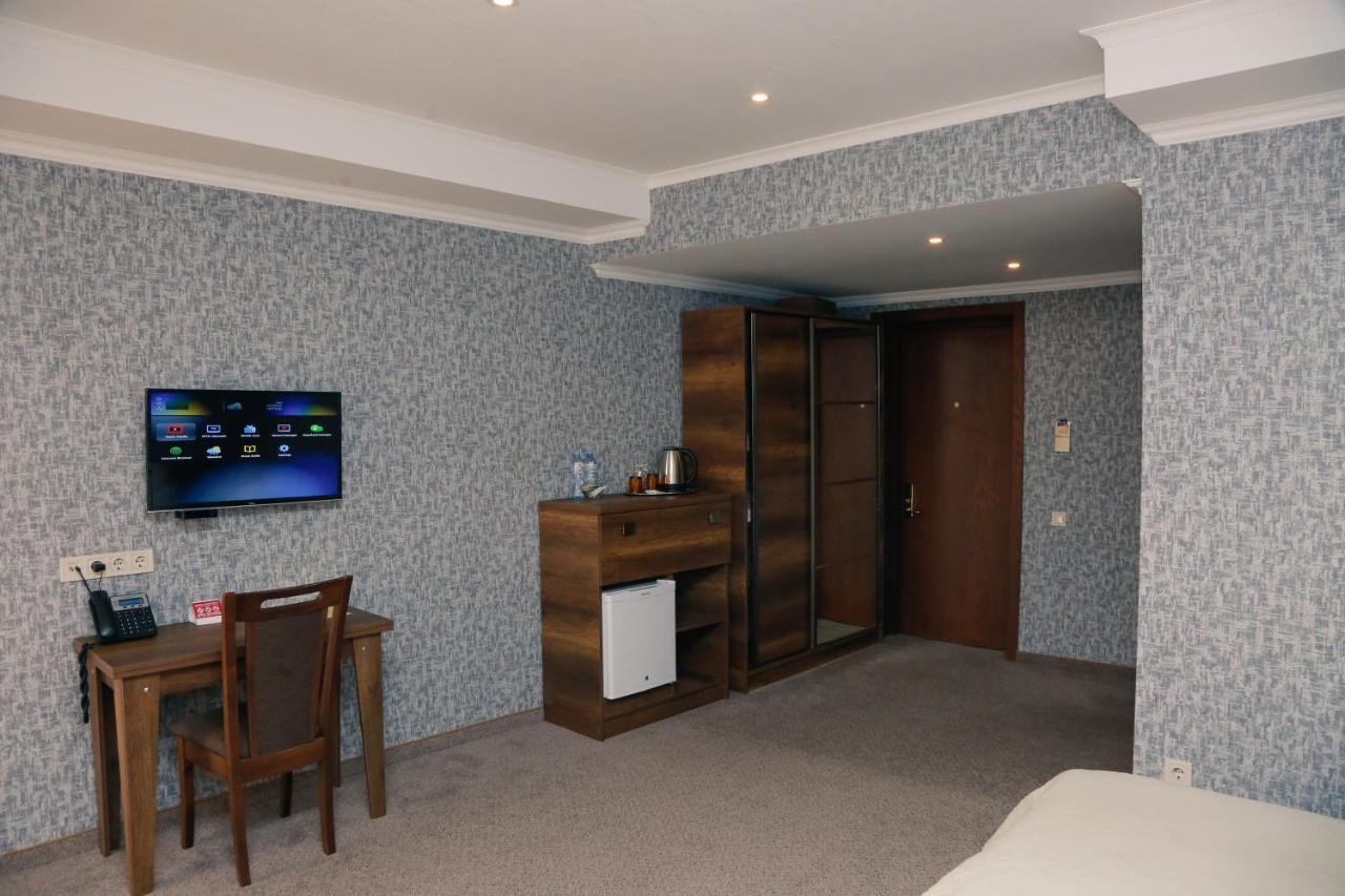Hotel King David The Builder Kutaisi Bagian luar foto