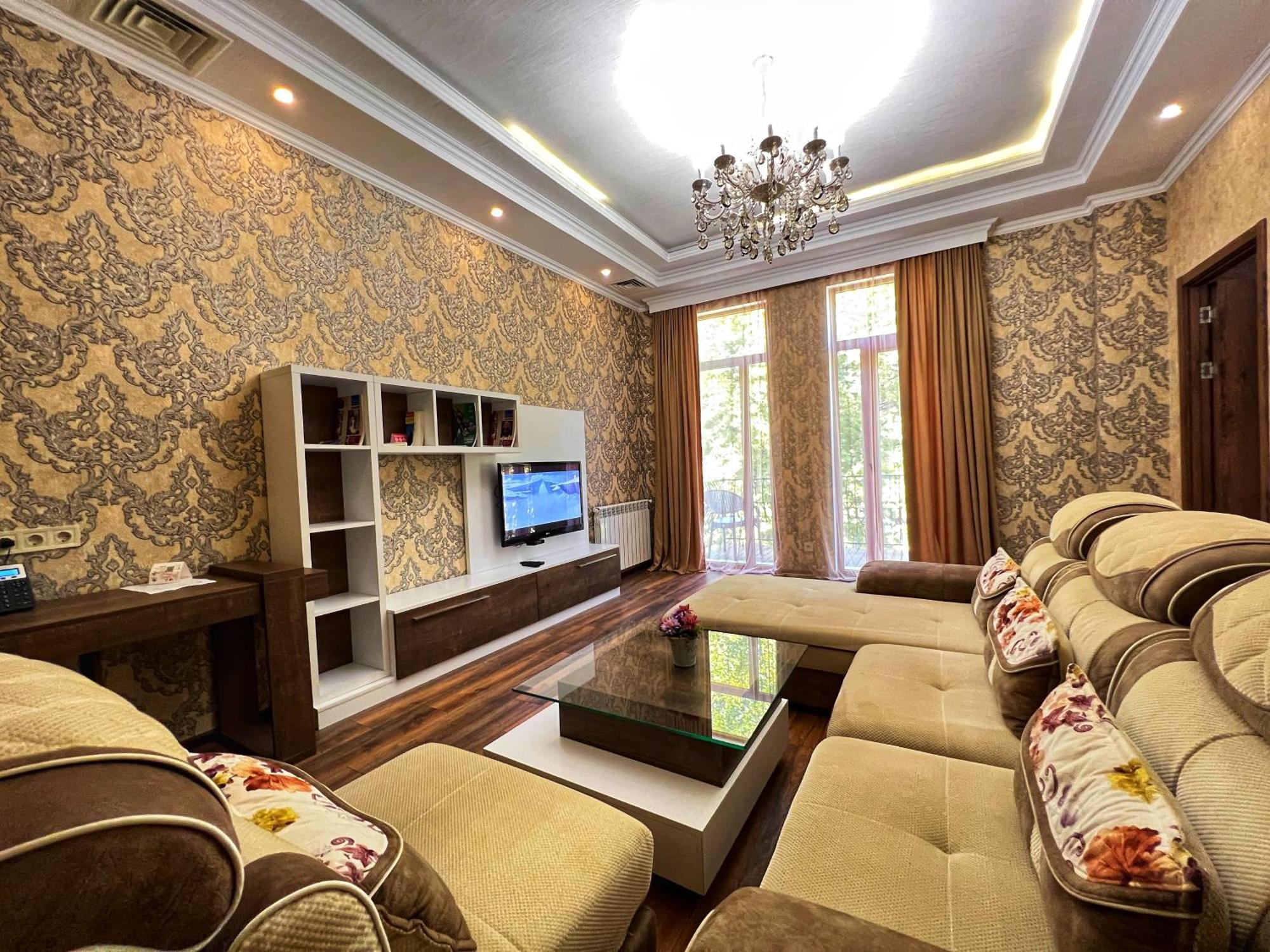 Hotel King David The Builder Kutaisi Bagian luar foto