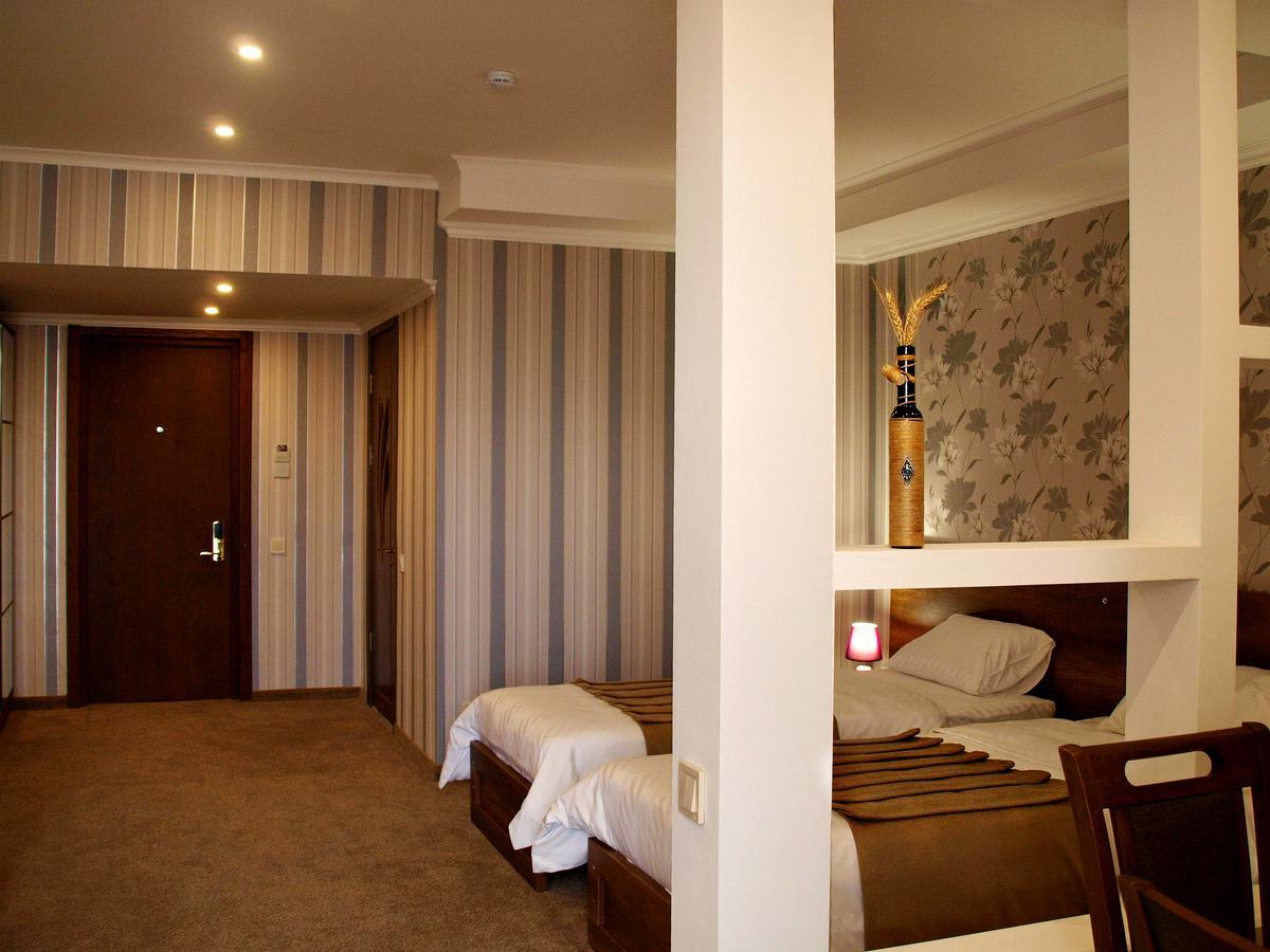 Hotel King David The Builder Kutaisi Bagian luar foto