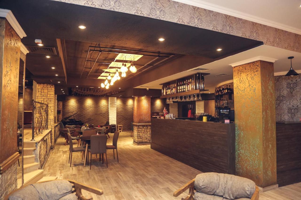 Hotel King David The Builder Kutaisi Bagian luar foto